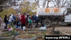 Черга за водою, село Скалисте, грудень 2020 року