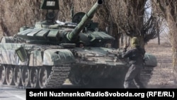 Ukrayna hərbçilərinin ötən ay Rusiya qüvvələrindən qənimət götürdükləri T-72 tankı