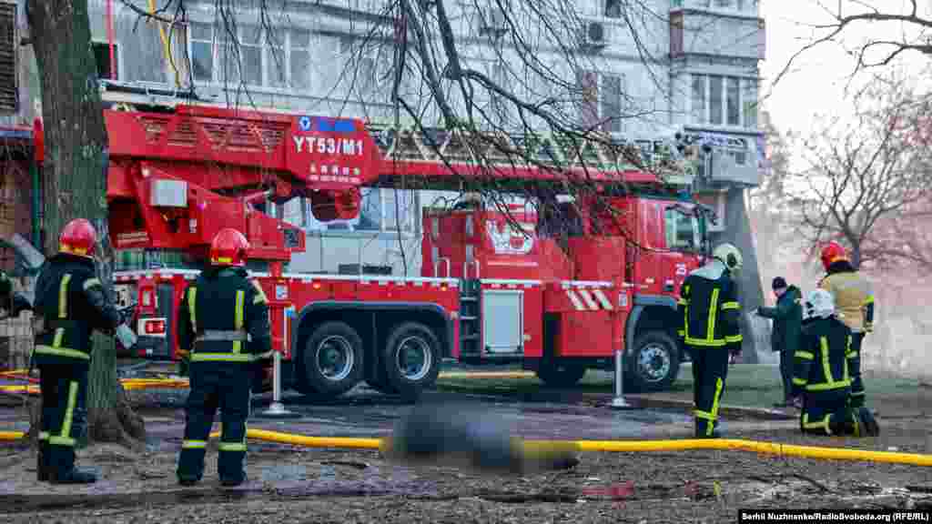 Наслідки обстрілу російськими військовими житлового будинку в Святошинському районі. Київ, 15 березня 2022 року