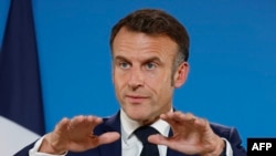 Прнзидент Франции Эммануэль Макрон France's President Emmanuel Macron addresses a press conference after an EU summit in Brussels on October 17, 2024.