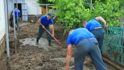 Рятувальники ліквідовують наслідки затоплення прибудинкової території в селі Первомайське Сімферопольського району