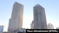 Қазақстан астанасының орталығындағы Talan Towers бизнес орталығының құрылысын Болат Өтемұратовтың компаниясы салған. Компанияның бас кеңсесі осы ғимаратта орналасқан. Нұр-Сұлтан, 2 желтоқсан 2020 жыл.