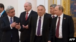 Serzh Sarkisian, Alexander Lukashenko, Nursultan Nazarbayev, Almazbek Atambayev və Vladimir Putin