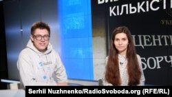 Оксана Ставнійчук, парламентський аналітик руху «Чесно» і Тарас Шевченко, директор Центру демократії і верховенства права.