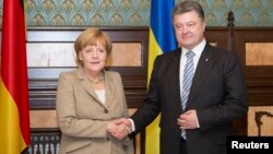 Angela Merkel və Petro Poroshenko