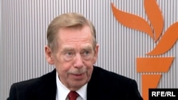 Çex Respublikasının keçmiş prezidenti Vaslav Havel "Azadlıq" radiosunun Praqdakı ofisində, 27 mart 2009